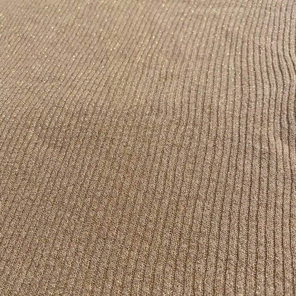 Massini M V-Neck beige tank top with gold glitter throughout EUC - Picture 2 of 4